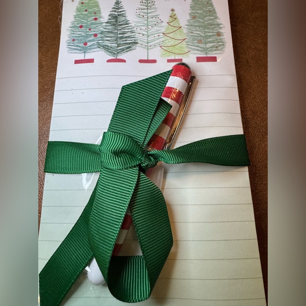 NWT Merry Christmas Notepad with Pen and Green Ribbon - Picture 2 of 6